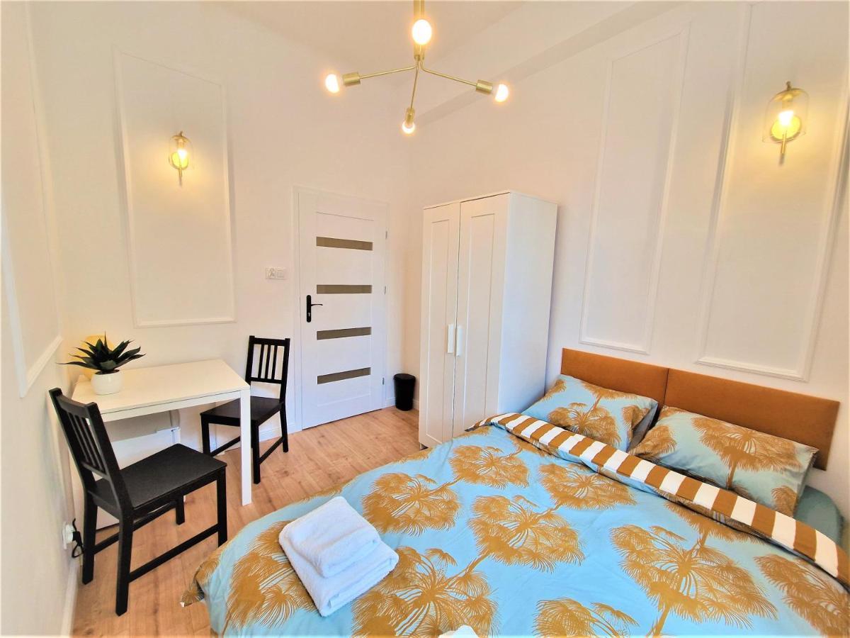 J&W Apartments Swietojanska Rooms Варшава Екстер'єр фото
