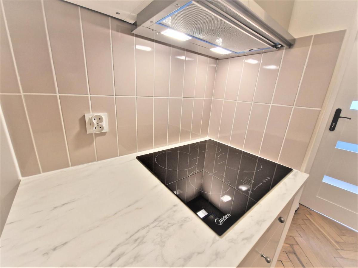 J&W Apartments Swietojanska Rooms Варшава Екстер'єр фото