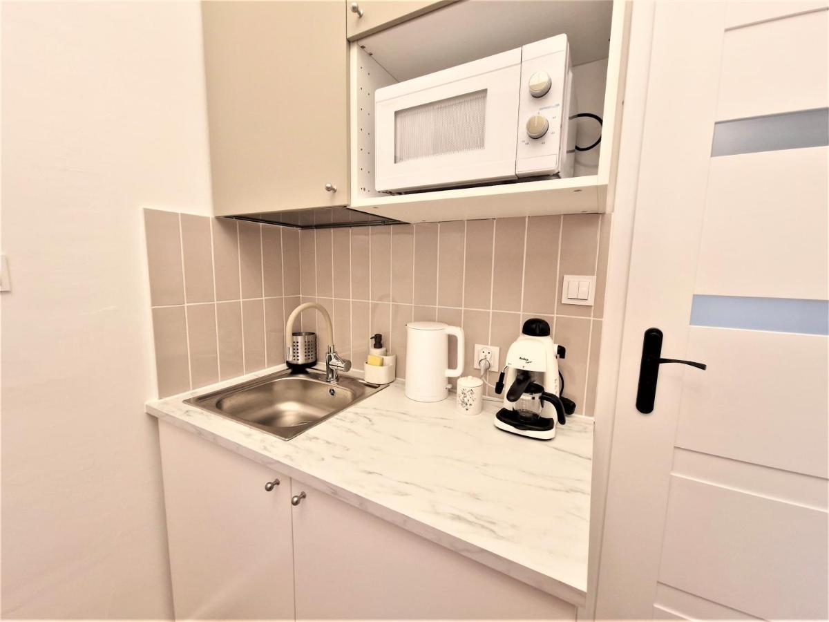J&W Apartments Swietojanska Rooms Варшава Екстер'єр фото