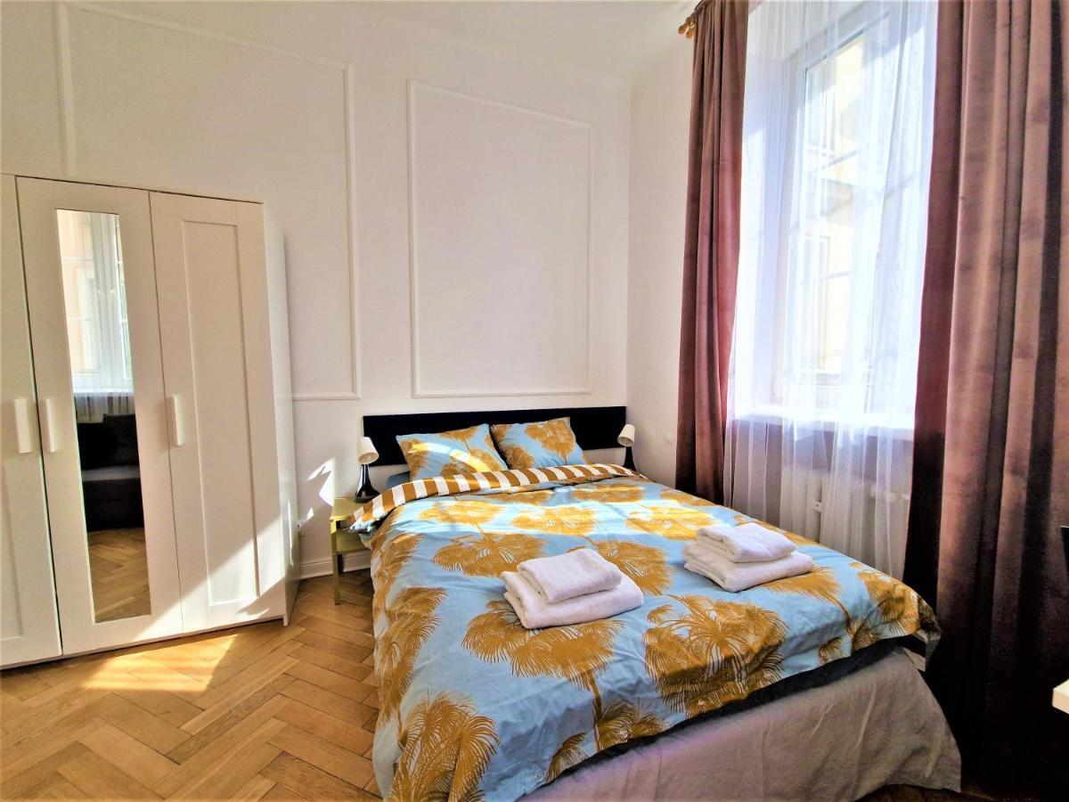 J&W Apartments Swietojanska Rooms Варшава Екстер'єр фото