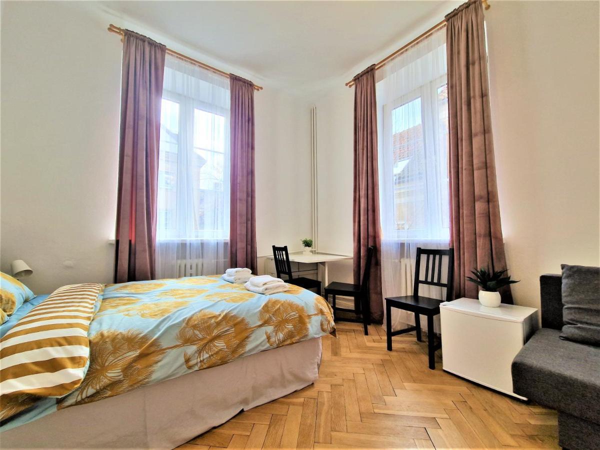 J&W Apartments Swietojanska Rooms Варшава Екстер'єр фото