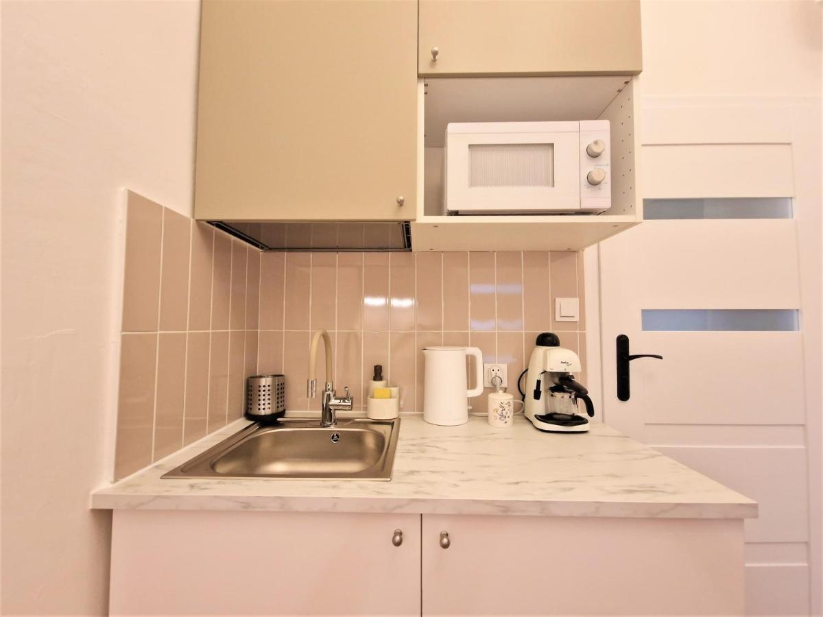 J&W Apartments Swietojanska Rooms Варшава Екстер'єр фото