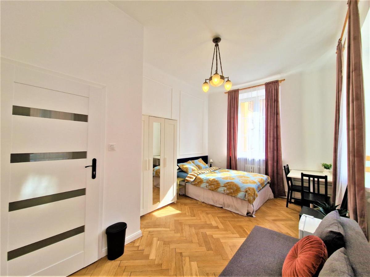 J&W Apartments Swietojanska Rooms Варшава Екстер'єр фото