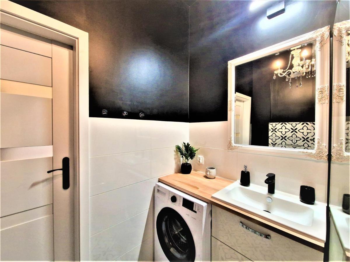 J&W Apartments Swietojanska Rooms Варшава Екстер'єр фото