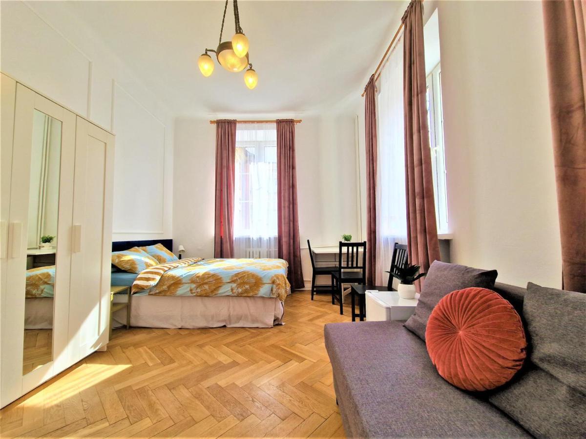 J&W Apartments Swietojanska Rooms Варшава Екстер'єр фото