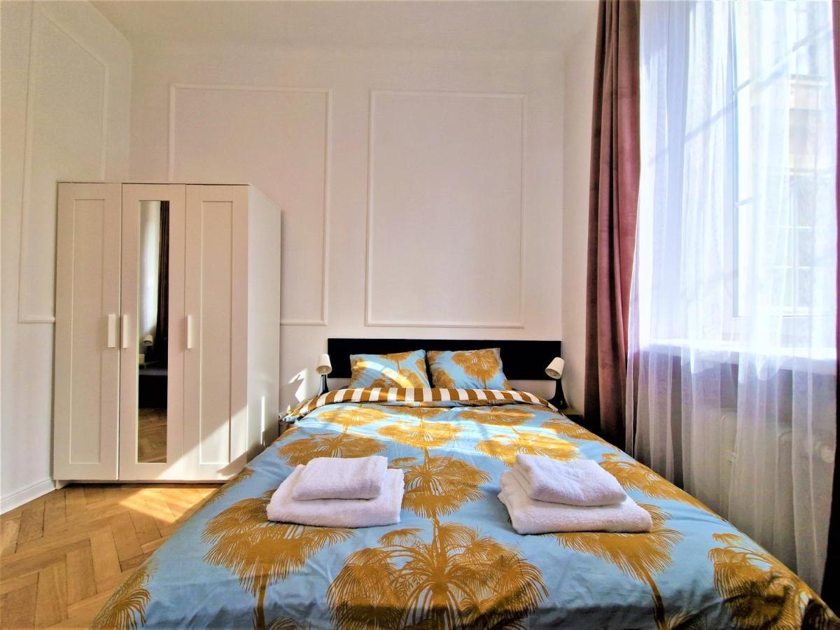 J&W Apartments Swietojanska Rooms Варшава Екстер'єр фото