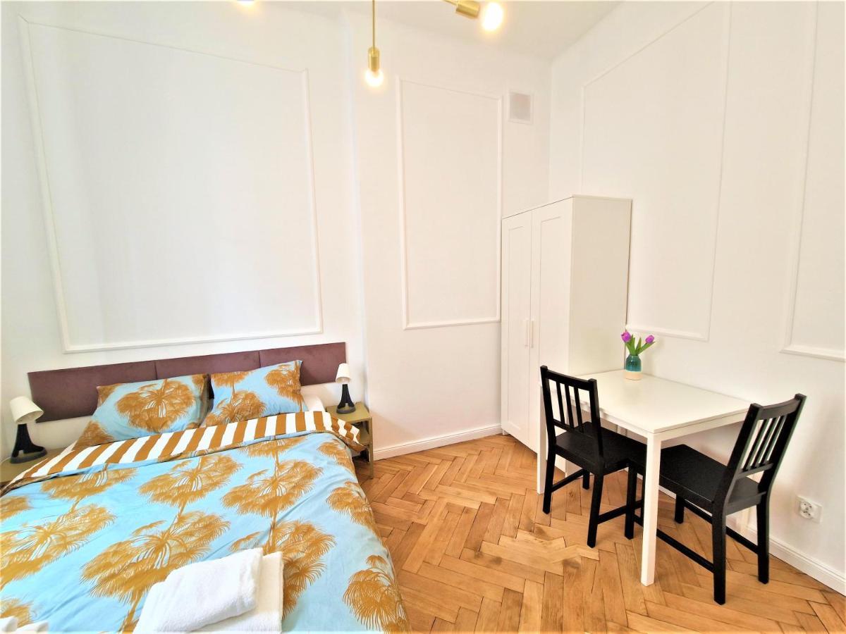 J&W Apartments Swietojanska Rooms Варшава Екстер'єр фото