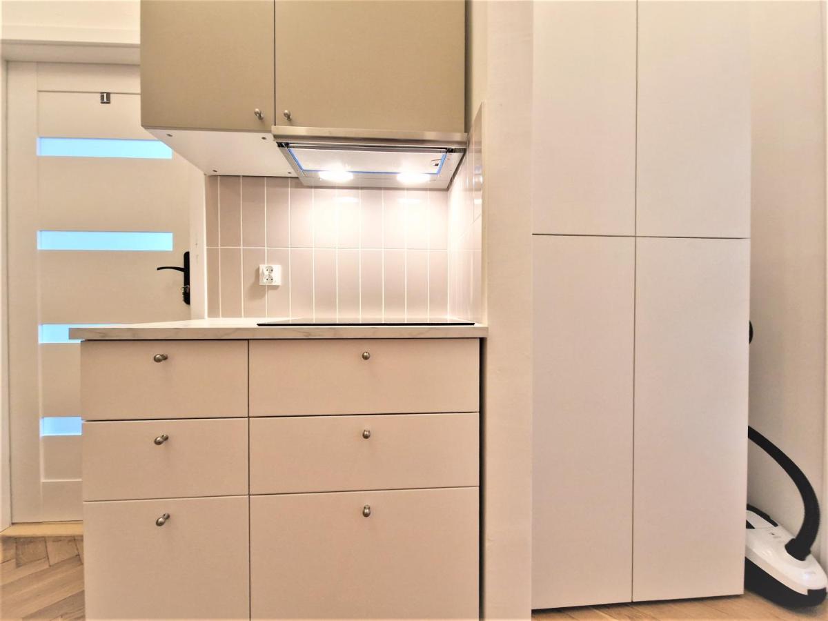 J&W Apartments Swietojanska Rooms Варшава Екстер'єр фото