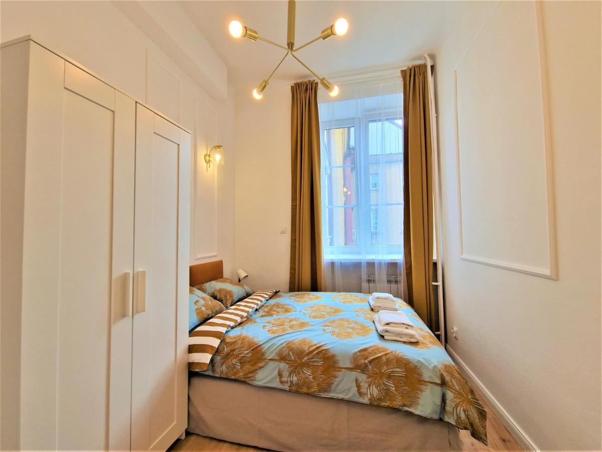 J&W Apartments Swietojanska Rooms Варшава Екстер'єр фото