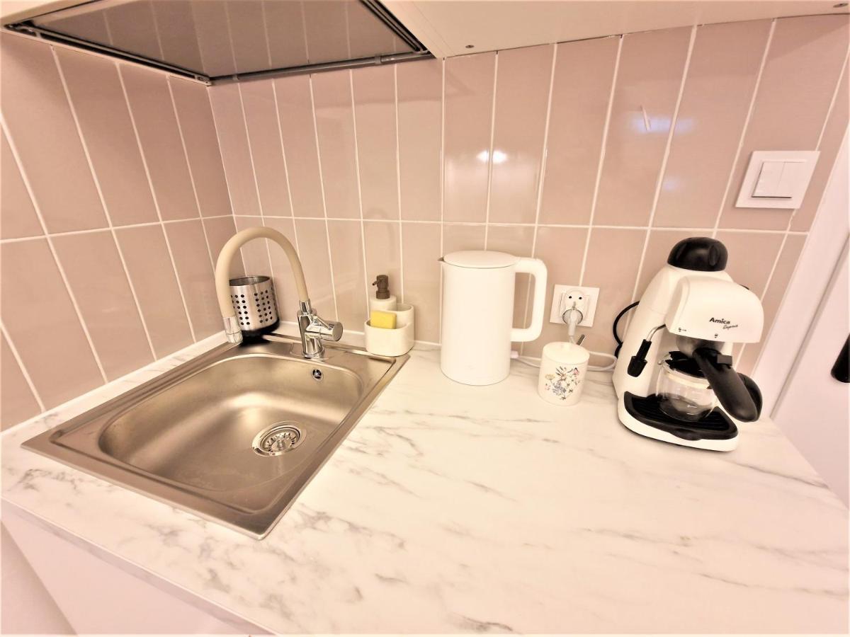 J&W Apartments Swietojanska Rooms Варшава Екстер'єр фото
