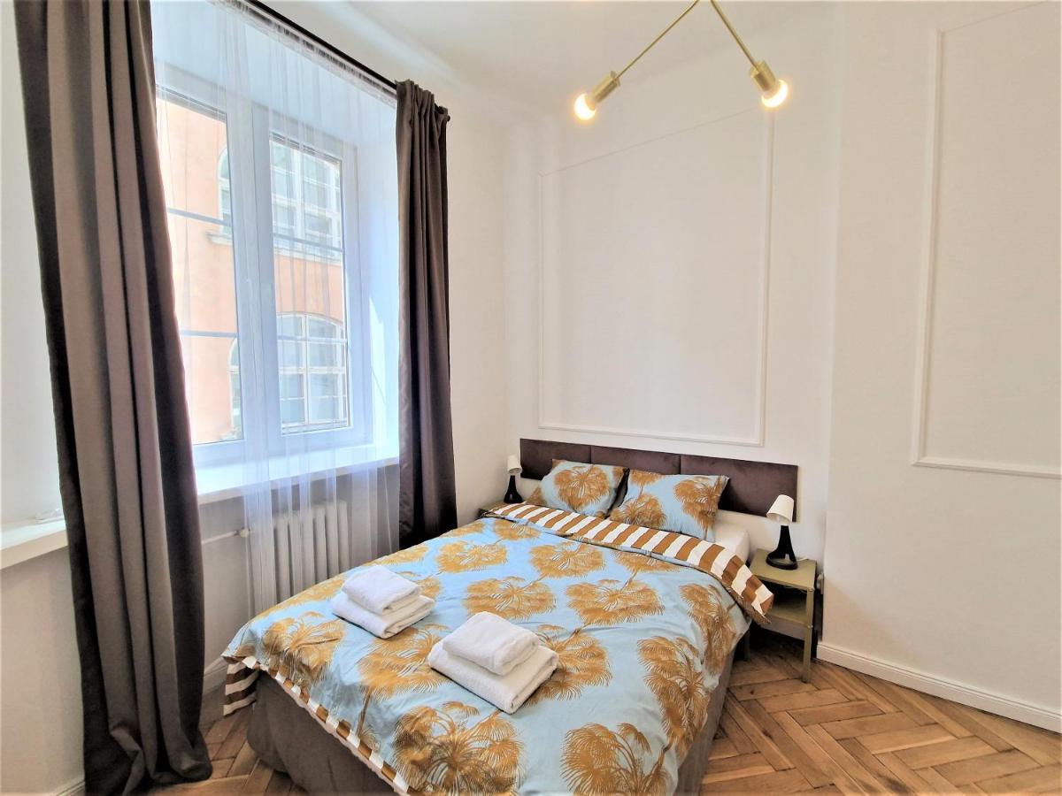 J&W Apartments Swietojanska Rooms Варшава Екстер'єр фото