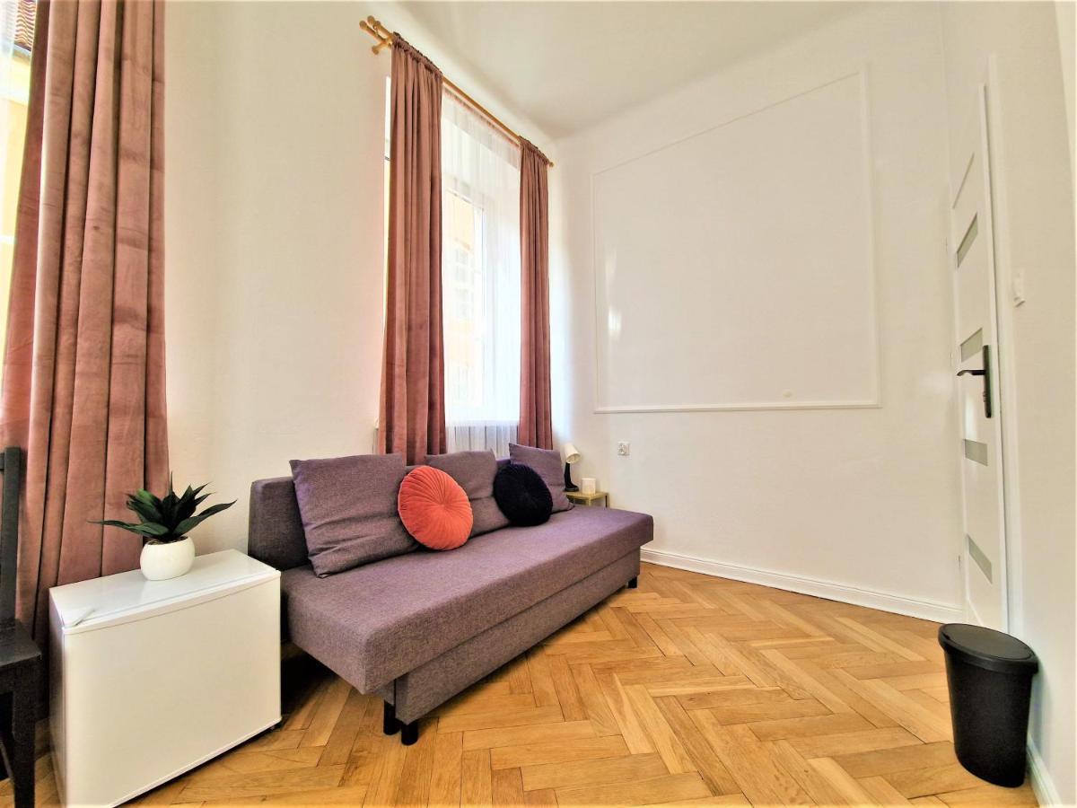 J&W Apartments Swietojanska Rooms Варшава Екстер'єр фото