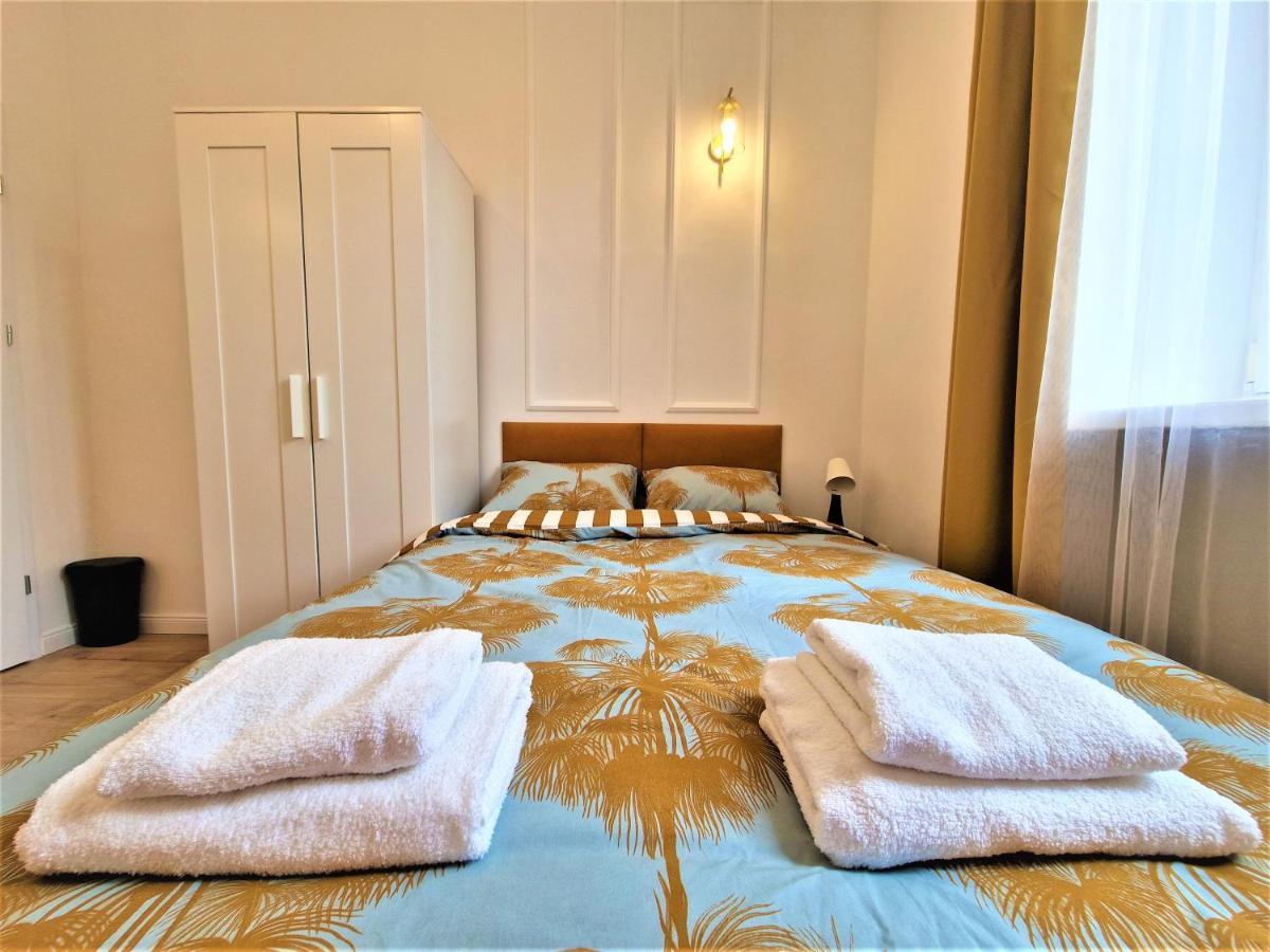 J&W Apartments Swietojanska Rooms Варшава Екстер'єр фото