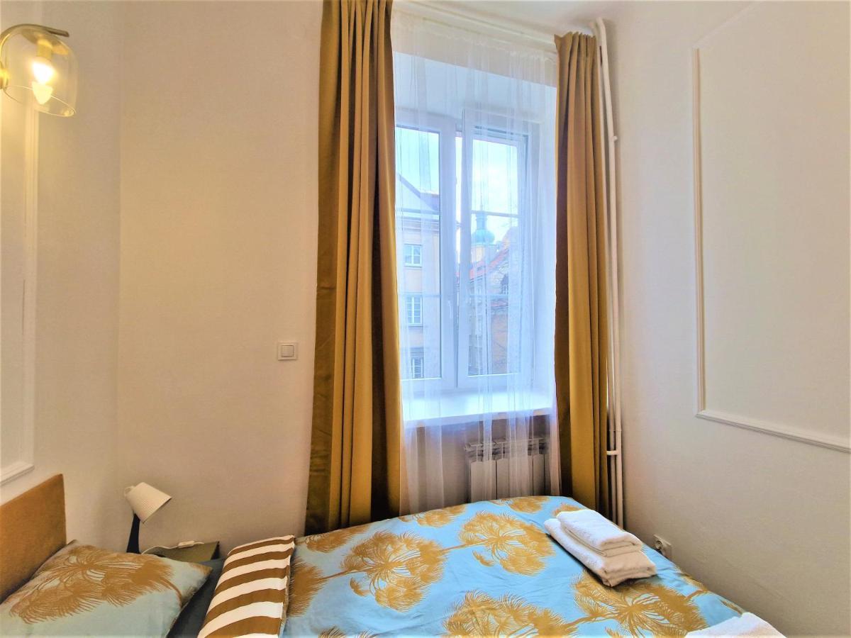 J&W Apartments Swietojanska Rooms Варшава Екстер'єр фото