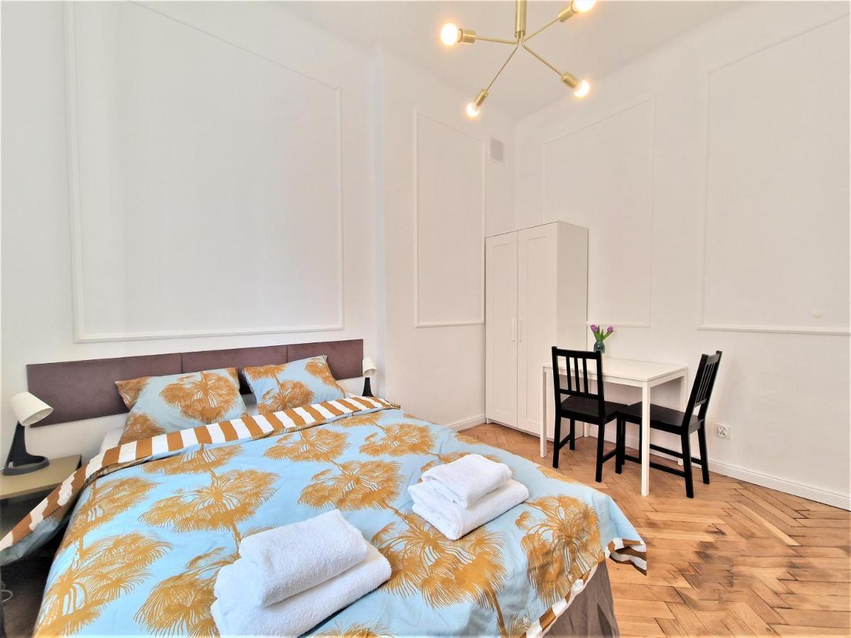 J&W Apartments Swietojanska Rooms Варшава Екстер'єр фото