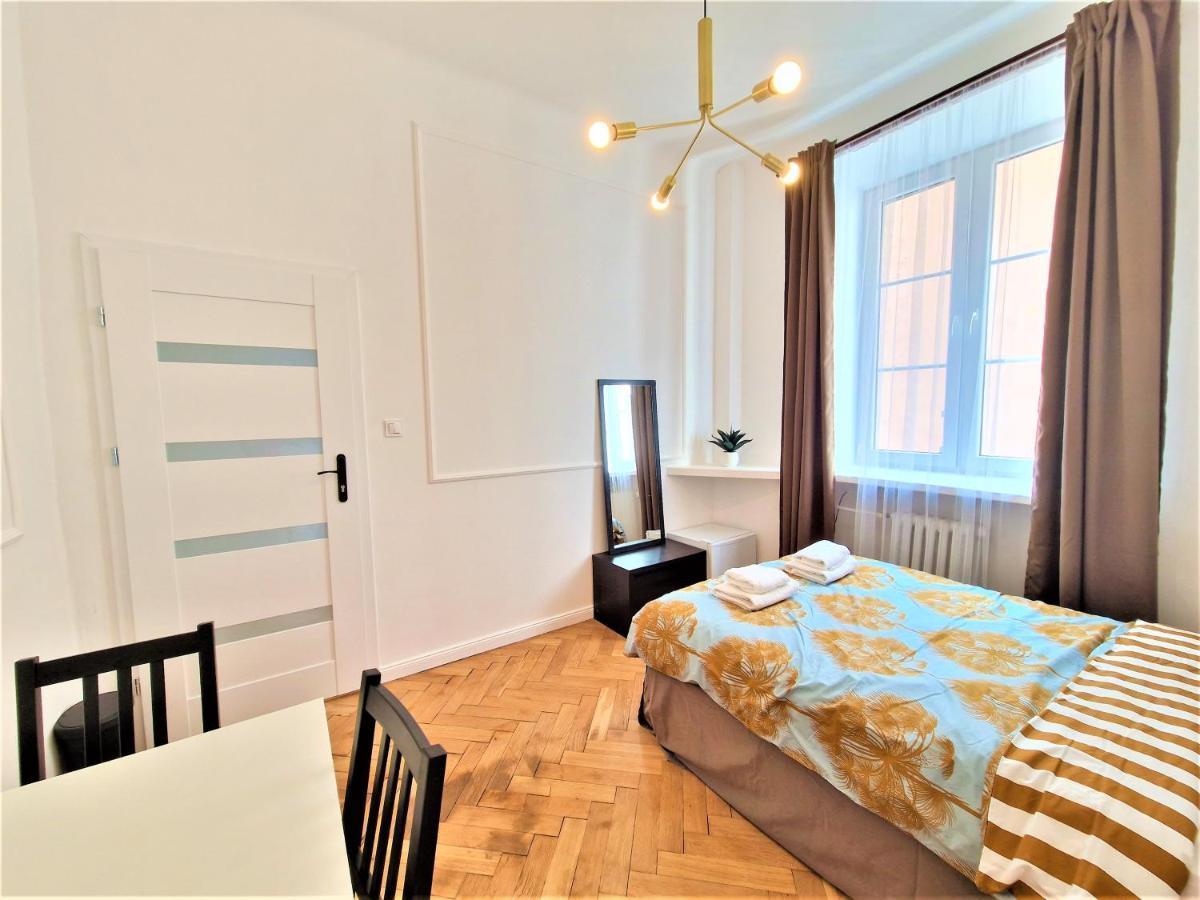 J&W Apartments Swietojanska Rooms Варшава Екстер'єр фото